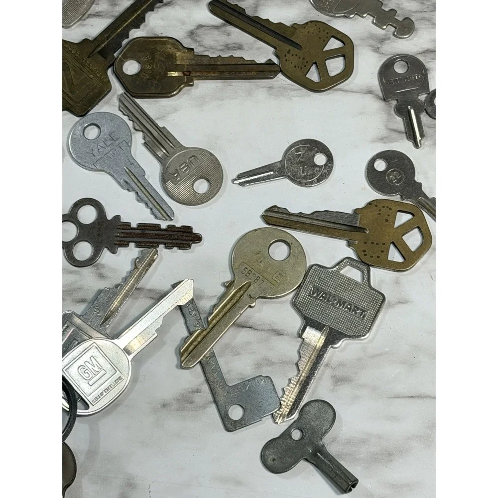 VTG KEYS 113 OVER 1LB~ GM, HOUSE, MASTER, VW, SAMSONITE, CHICAGO LOCK ETC (2593)