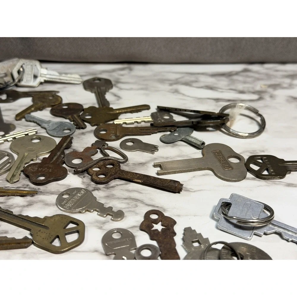 VTG KEYS 113 OVER 1LB~ GM, HOUSE, MASTER, VW, SAMSONITE, CHICAGO LOCK ETC (2593)