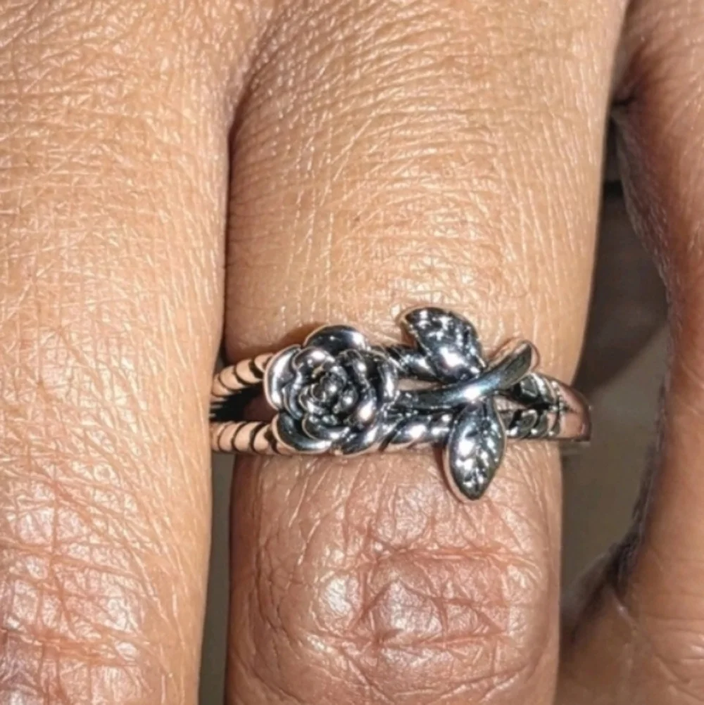 Lovely Rose Silver Intricate Detailed Rose Floral Ring
