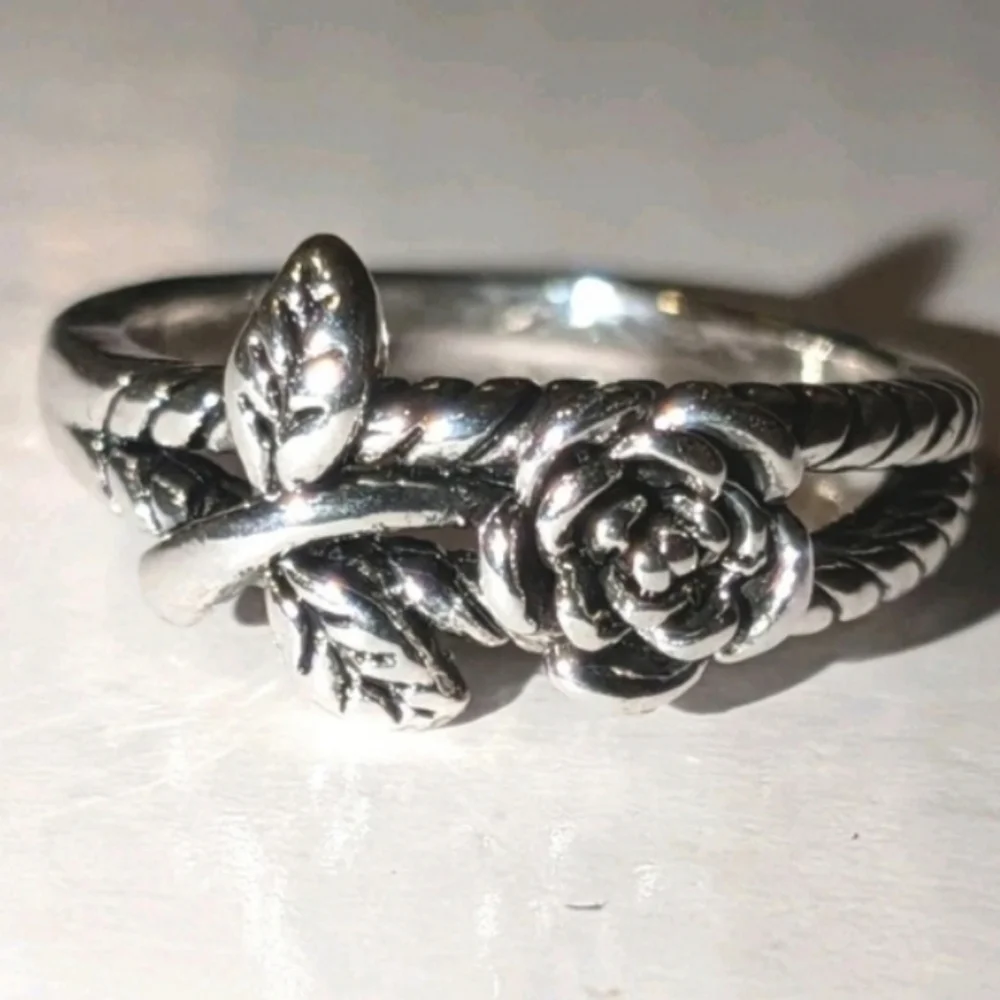 Lovely Rose Silver Intricate Detailed Rose Floral Ring
