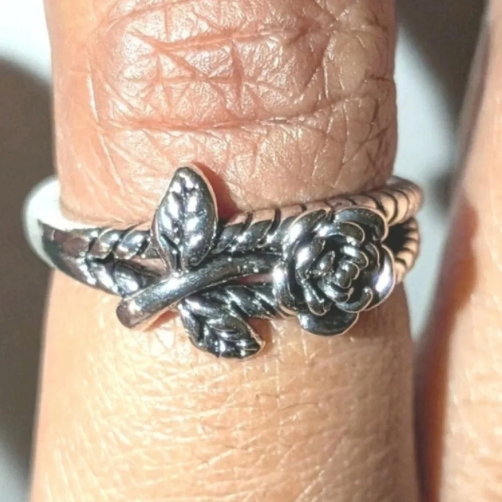 Lovely Rose Silver Intricate Detailed Rose Floral Ring