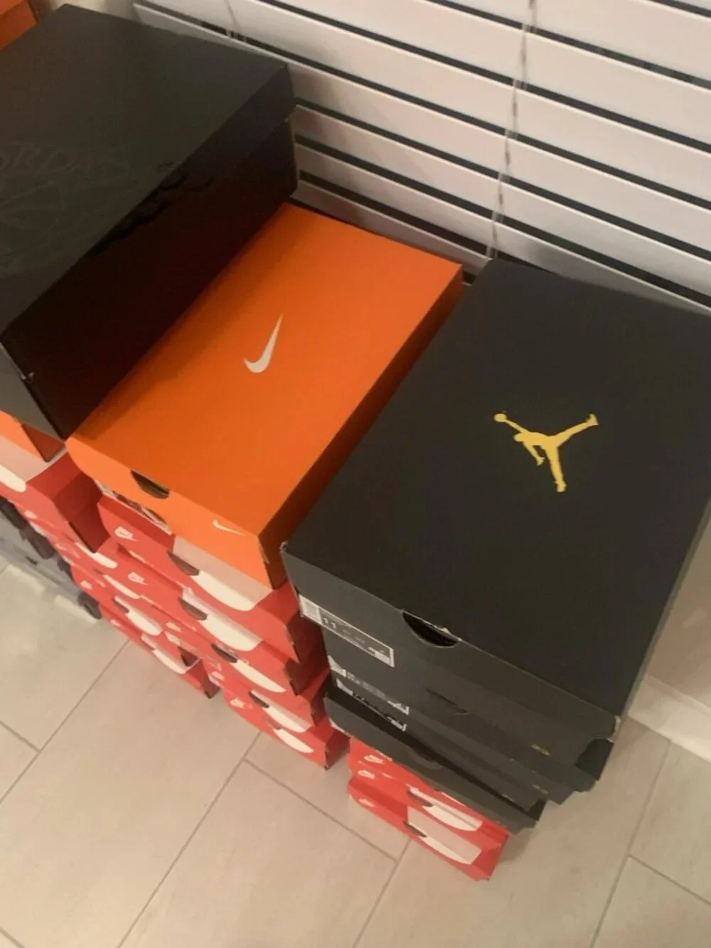 Nike jordan empty