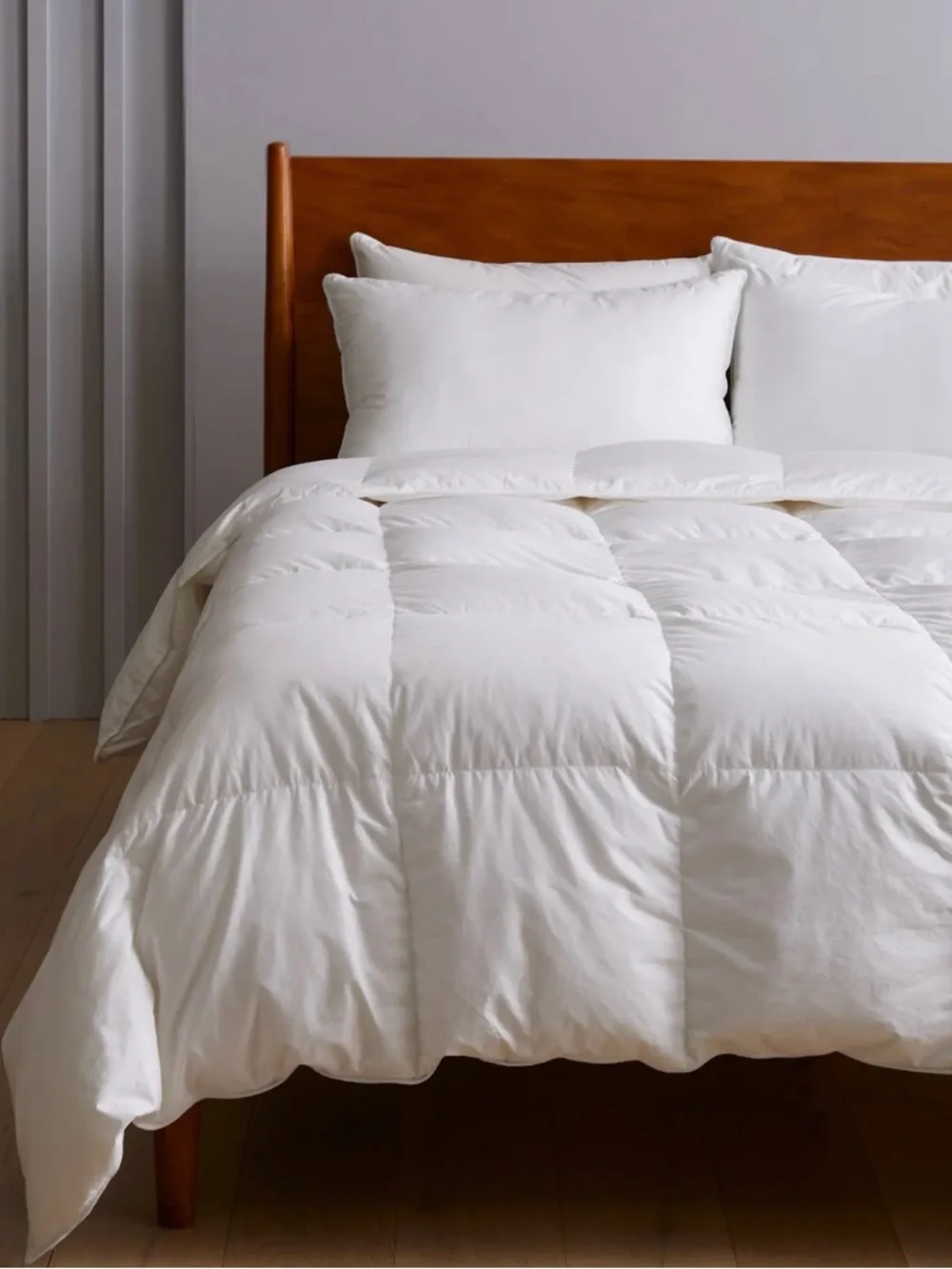 Queen Luxe European Goose Down Comforter - All Season - Retail $284