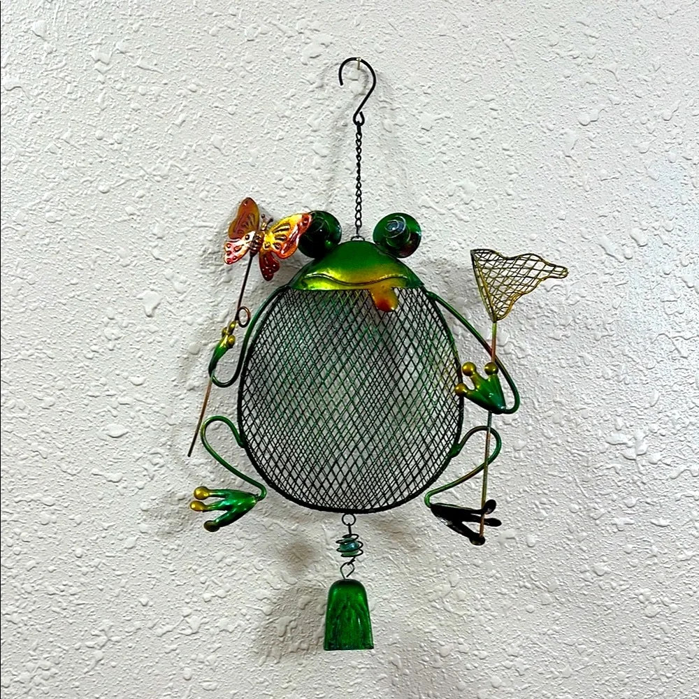 Green Frog Decorative Hanging Bird Feeder with Butterfly & Net