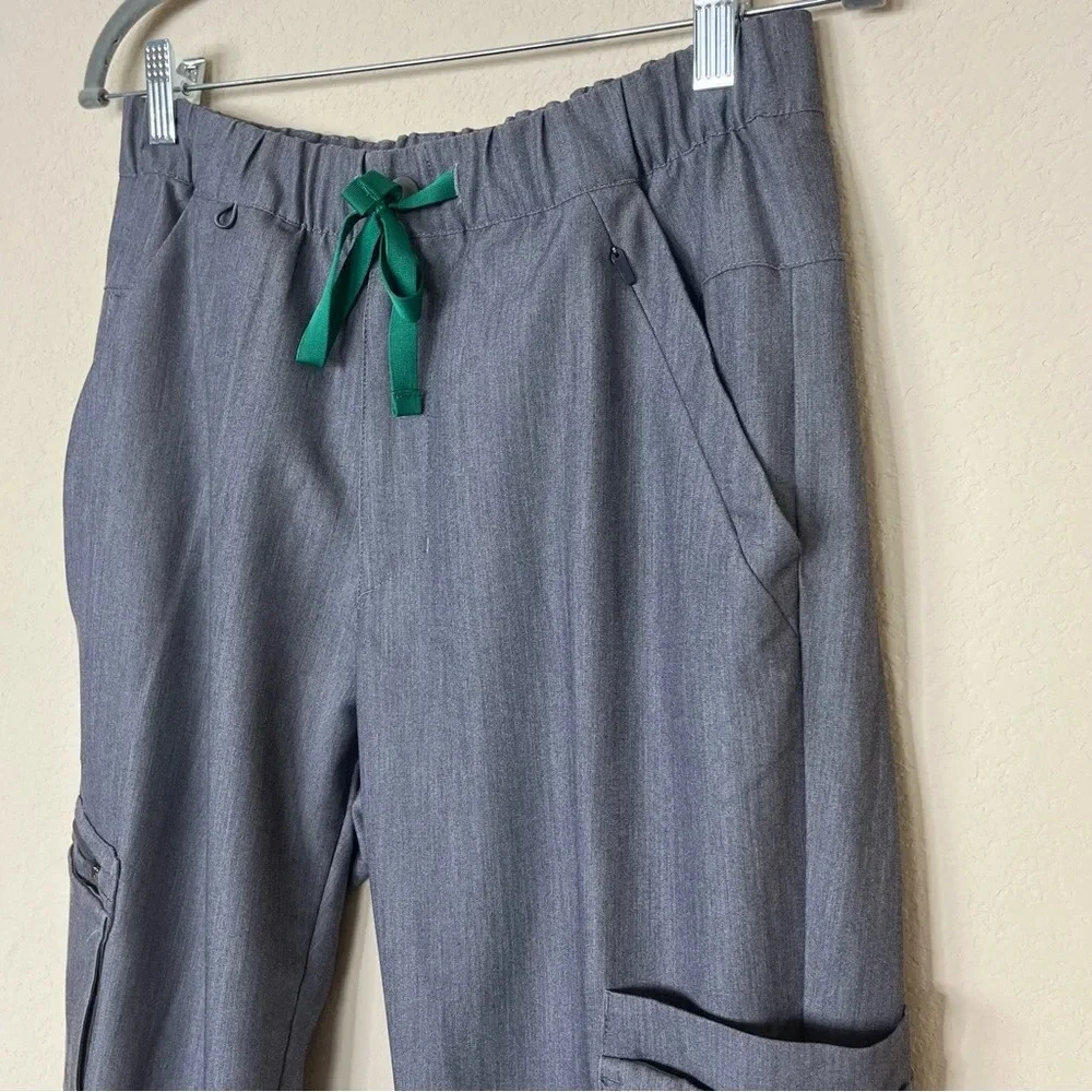 FIGS Men's Gray Cargo Jogger Scrub Pants‎