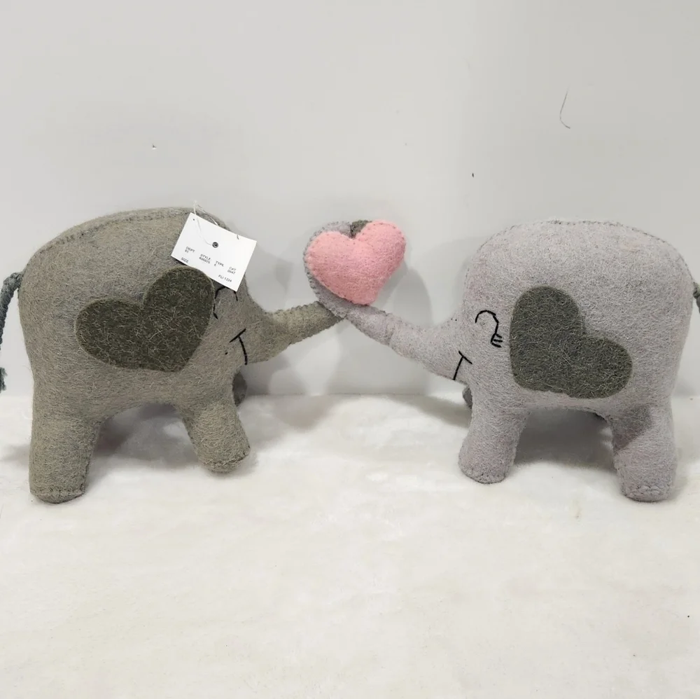 Handmade Wool Embroidered Gray Couple Elephants Entwined Heart Trunks New