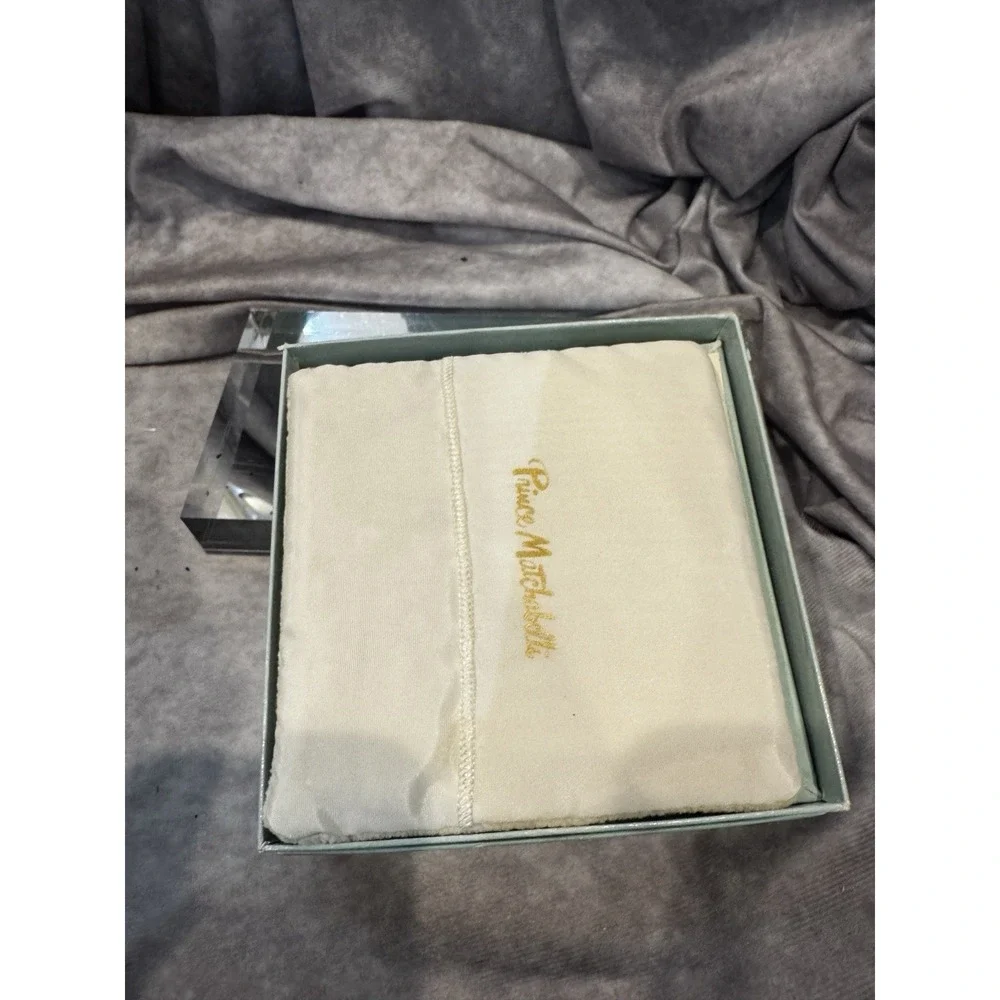 N/A vintage cachet
