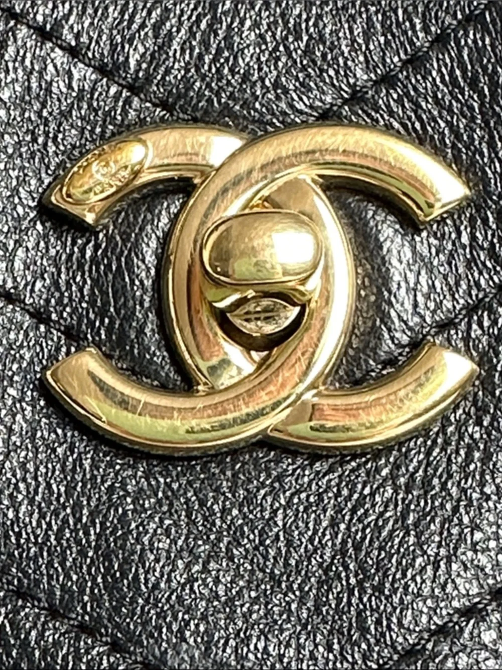 CHANEL beautiful chevron