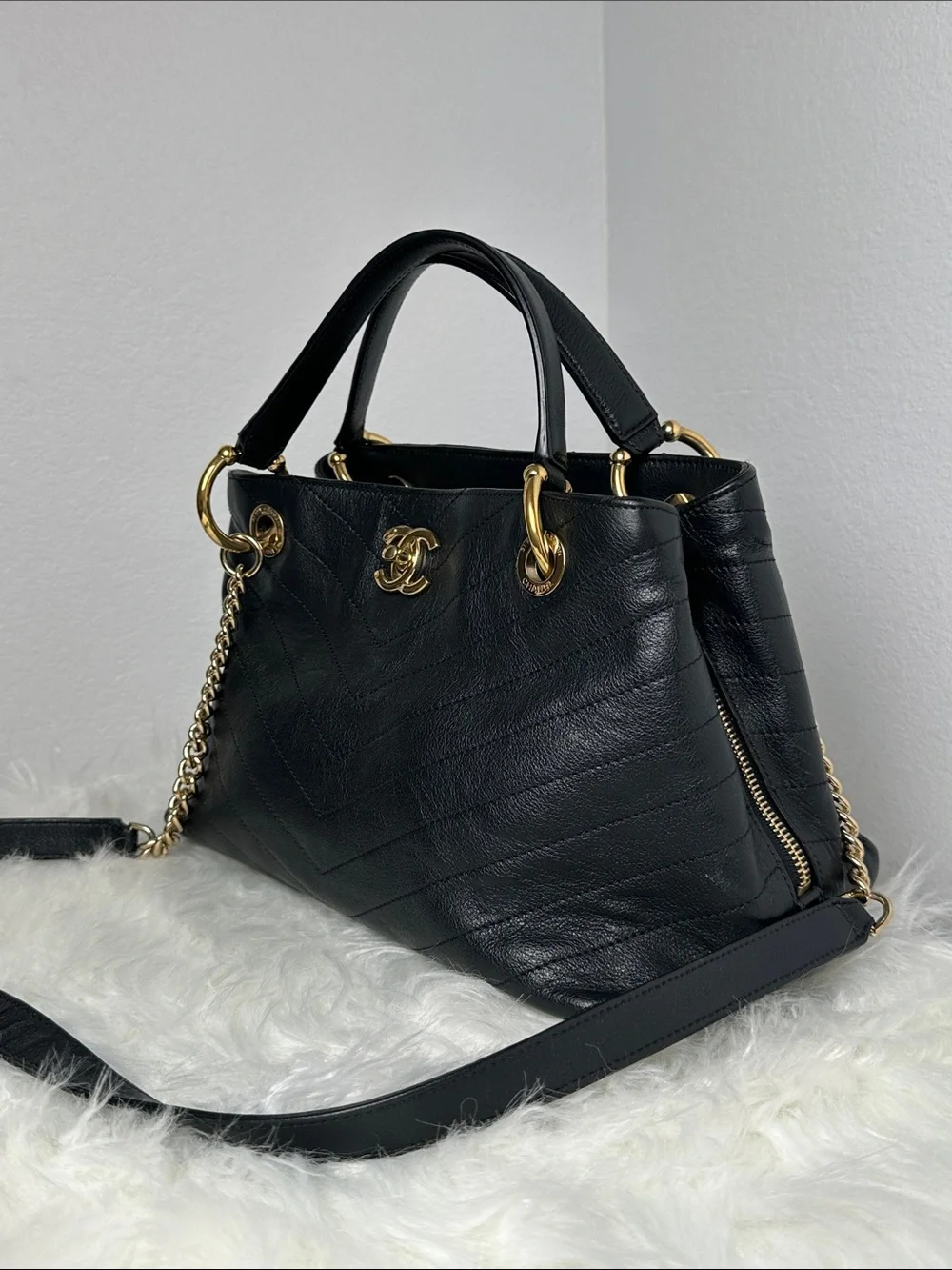 CHANEL beautiful chevron
