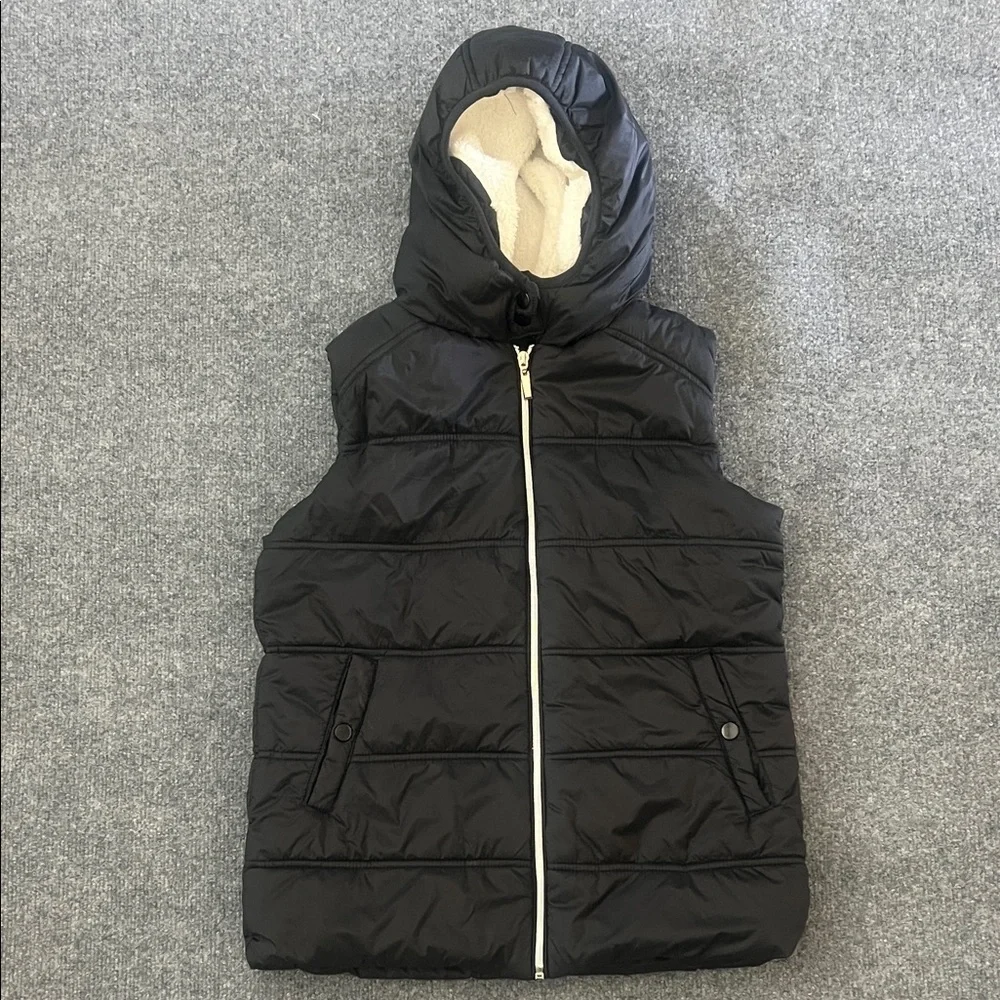 Kids Black Puffer Vest with Hood Amanda Jones Size‎ M