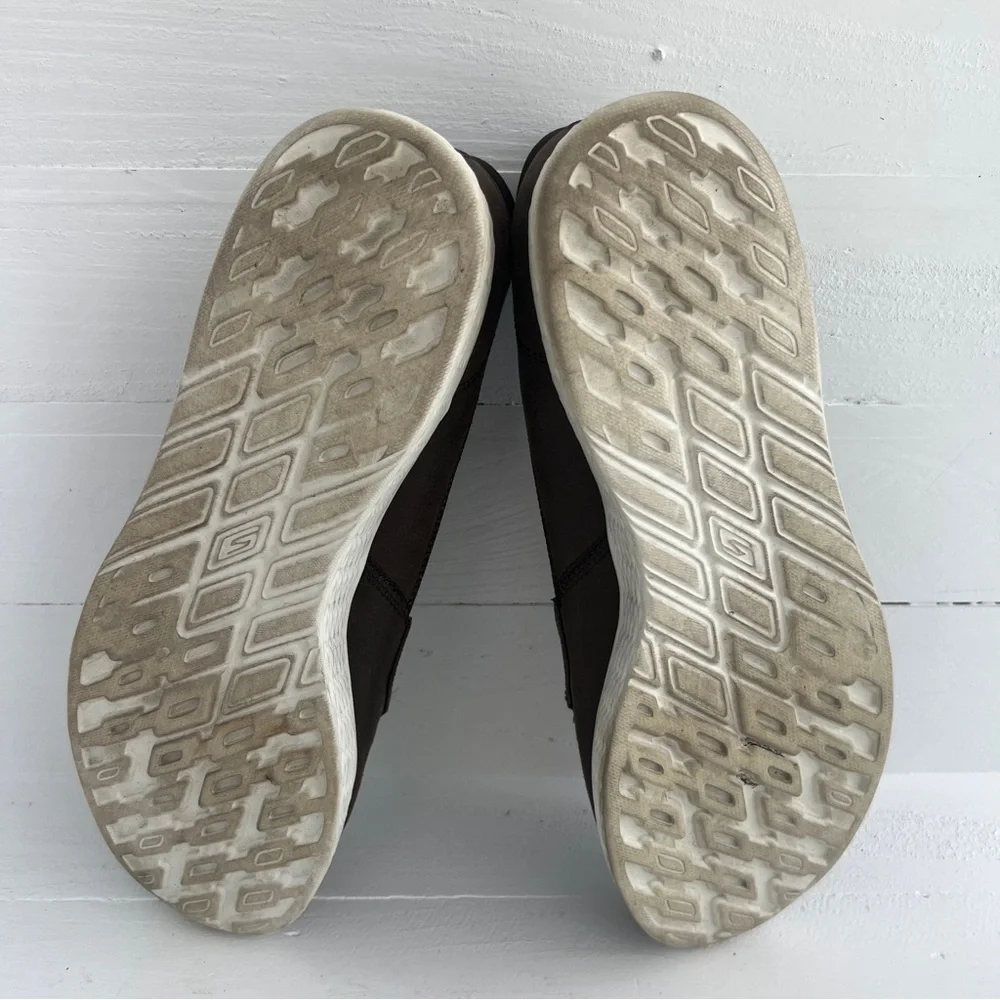 Skechers brown slide