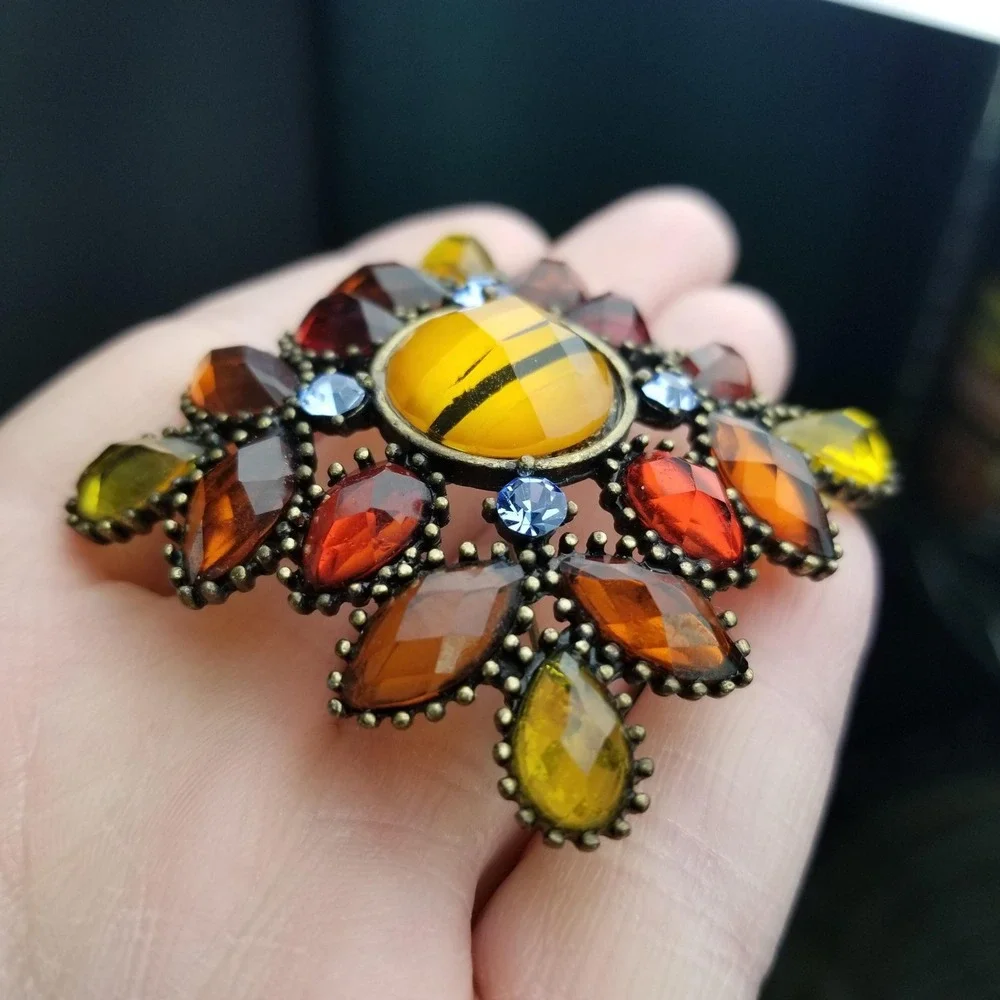 Unbranded ornate starburst