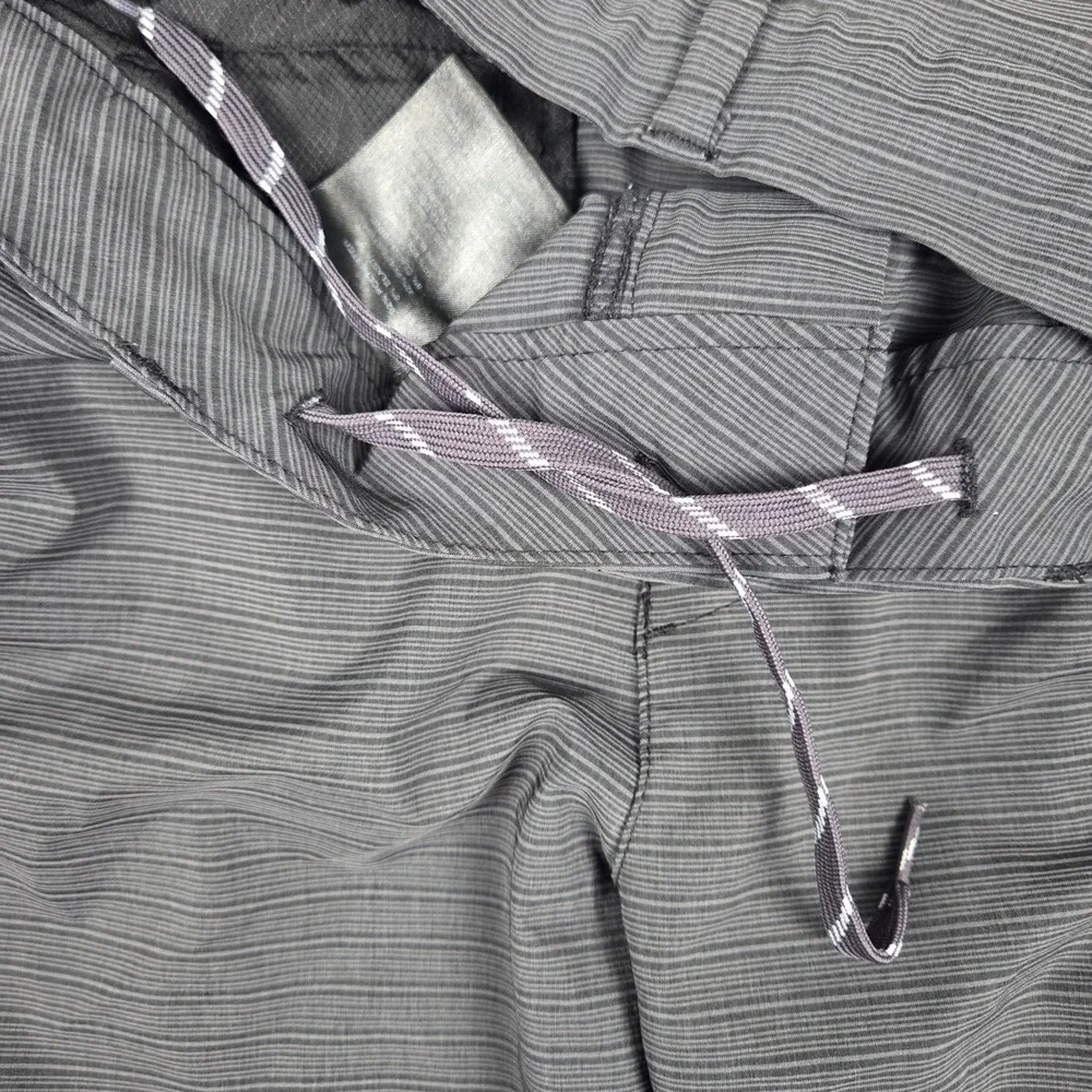 Hang Ten Mens Gray Striped Hybrid Walk Shorts Size 36 Quick‎ Dry Stretch 26421