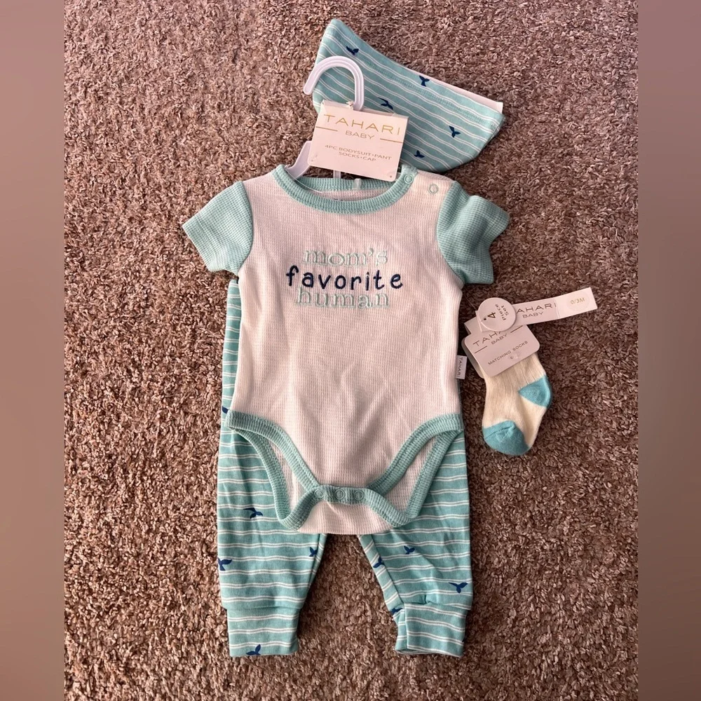 Tahari‎ Baby Mint and White Bodysuit Set Size 0-3 Months