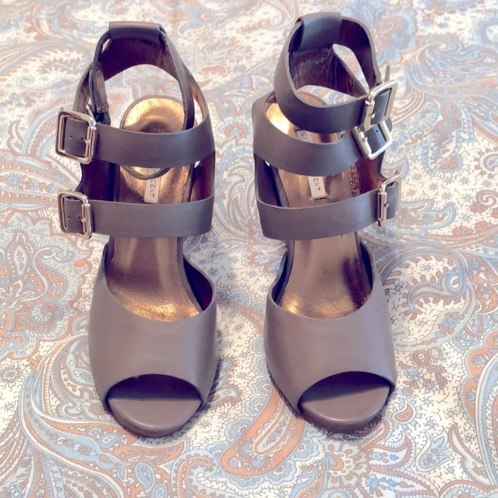 Cynthia Vincent heel gold