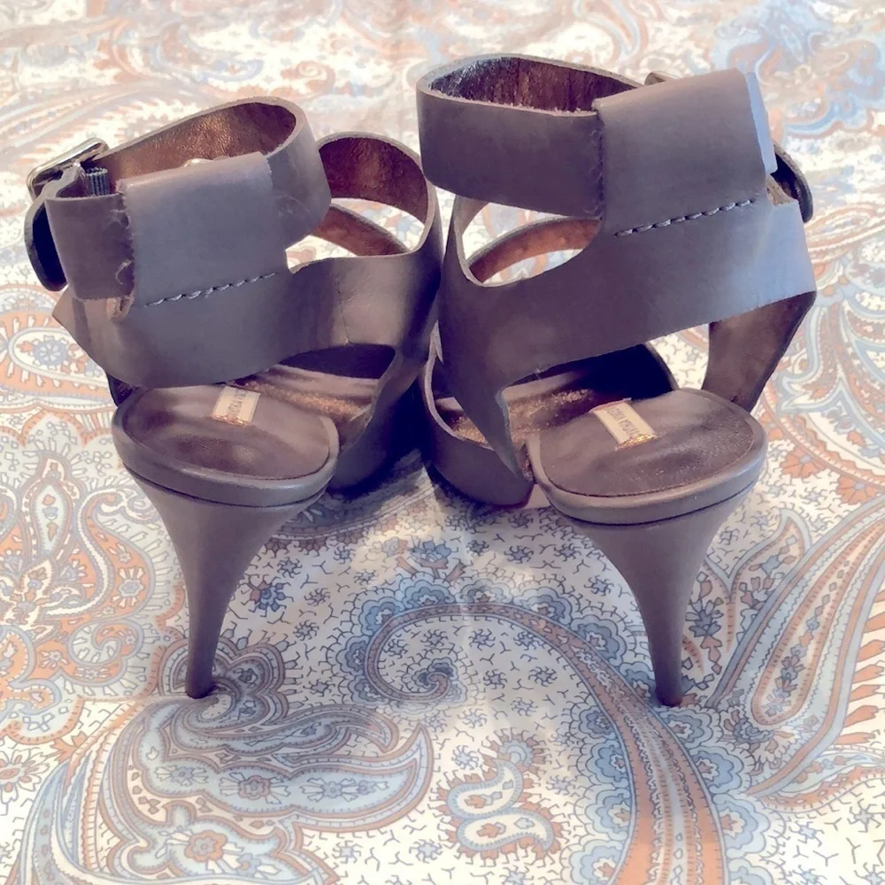 Cynthia Vincent soft platform peep