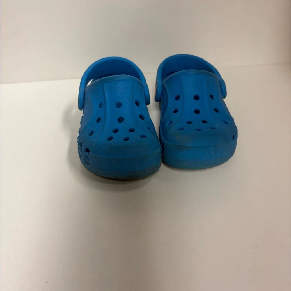CROCS follow us