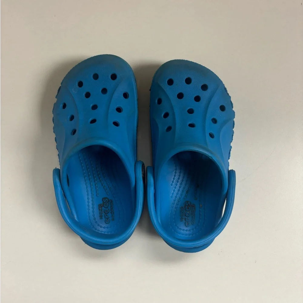CROCS follow us
