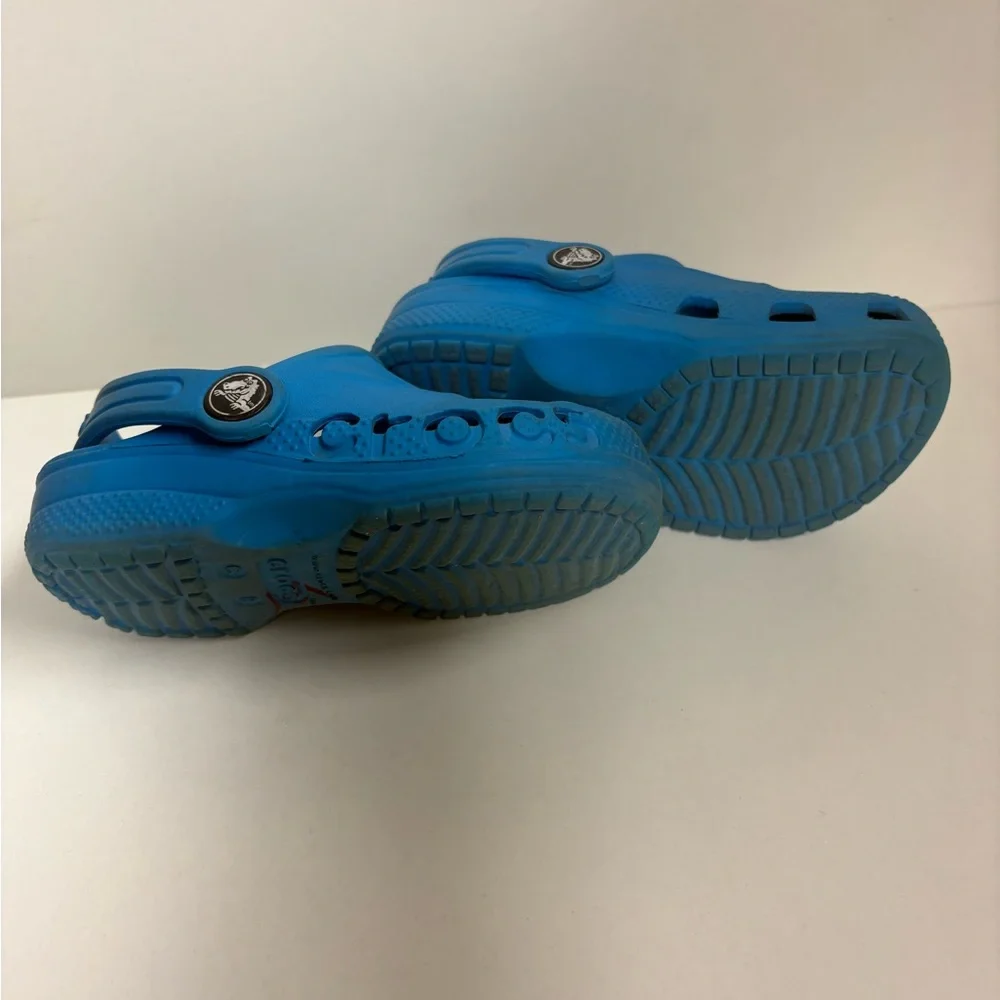 CROCS follow us