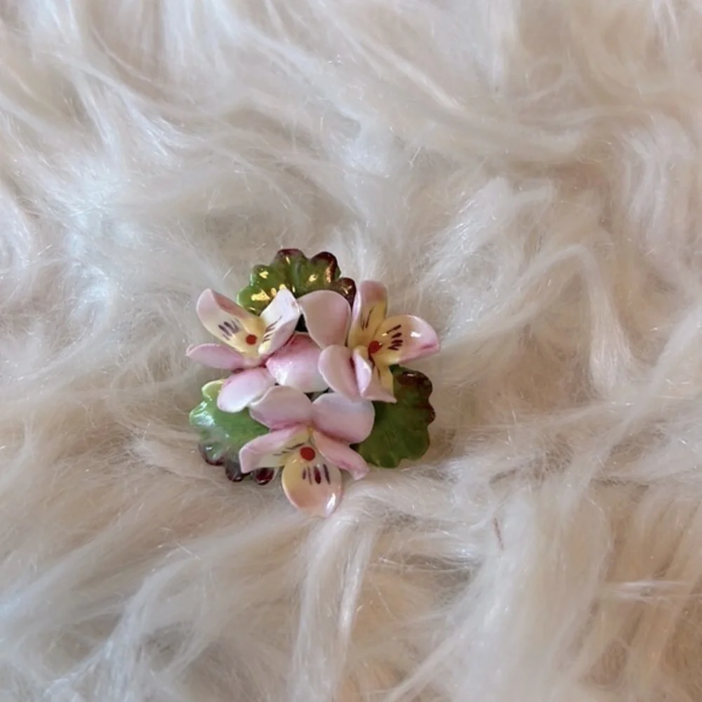 Vintage Staffordshire 3 pink‎ pansy flower porcelain brooch