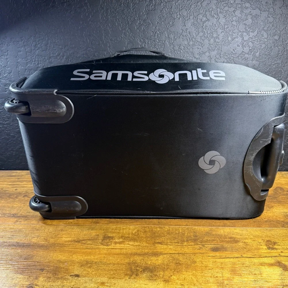 Samsonite 22 inch