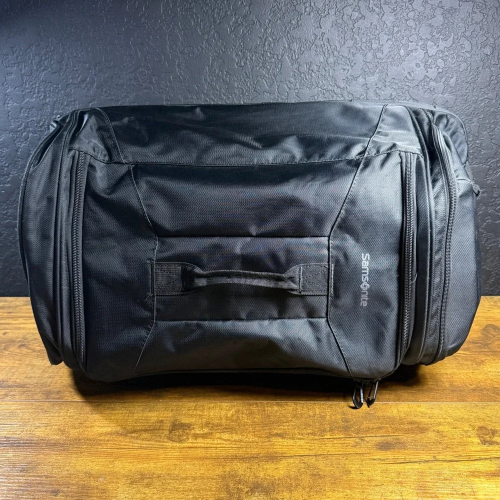 Samsonite 22 inch