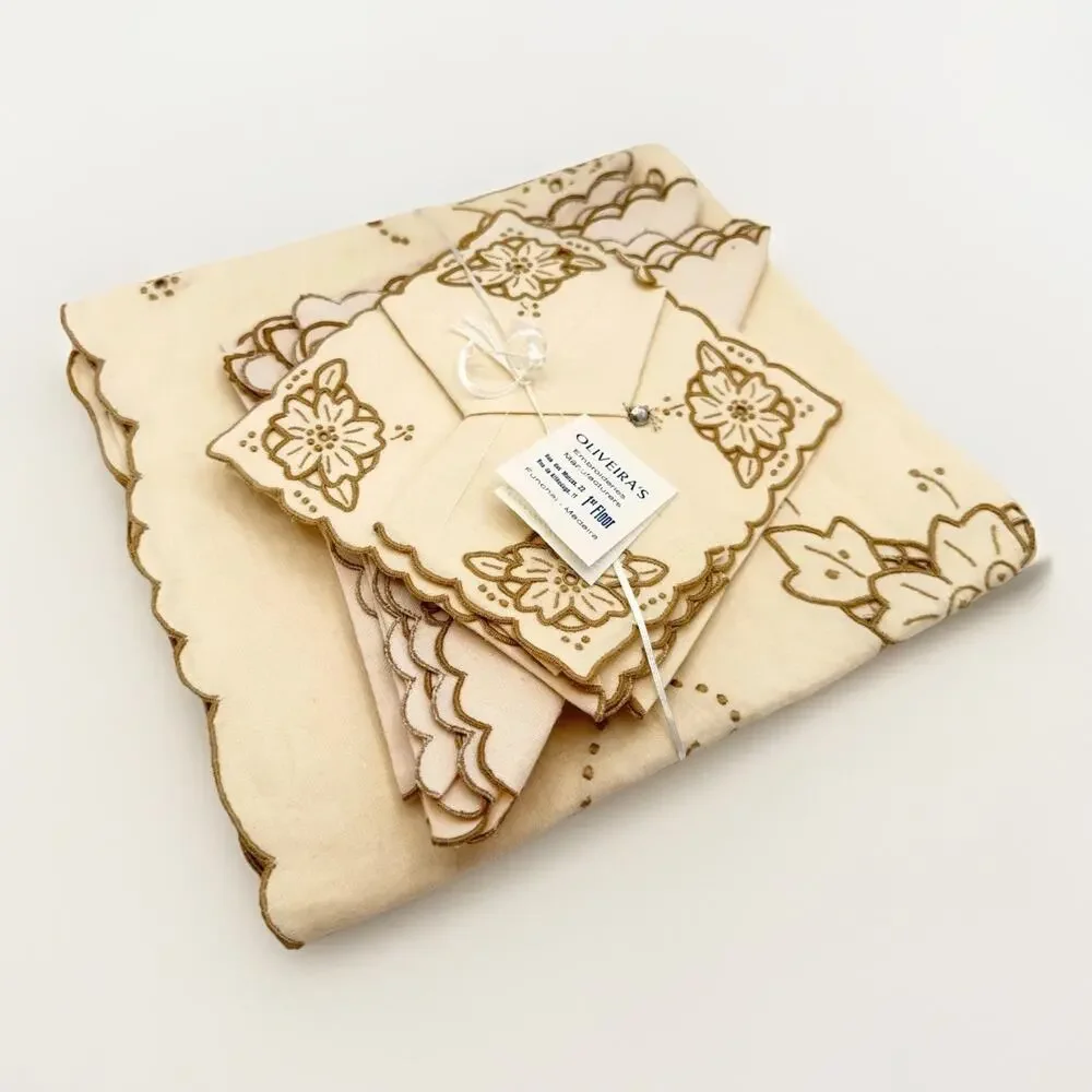 Madeira darling hand
