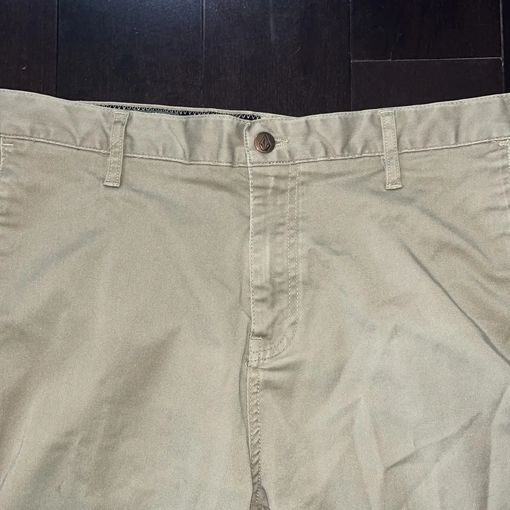 Volcom size 34 Men's Tan Shorts