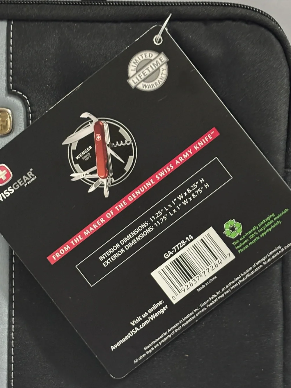 SwissGear keeps zipper