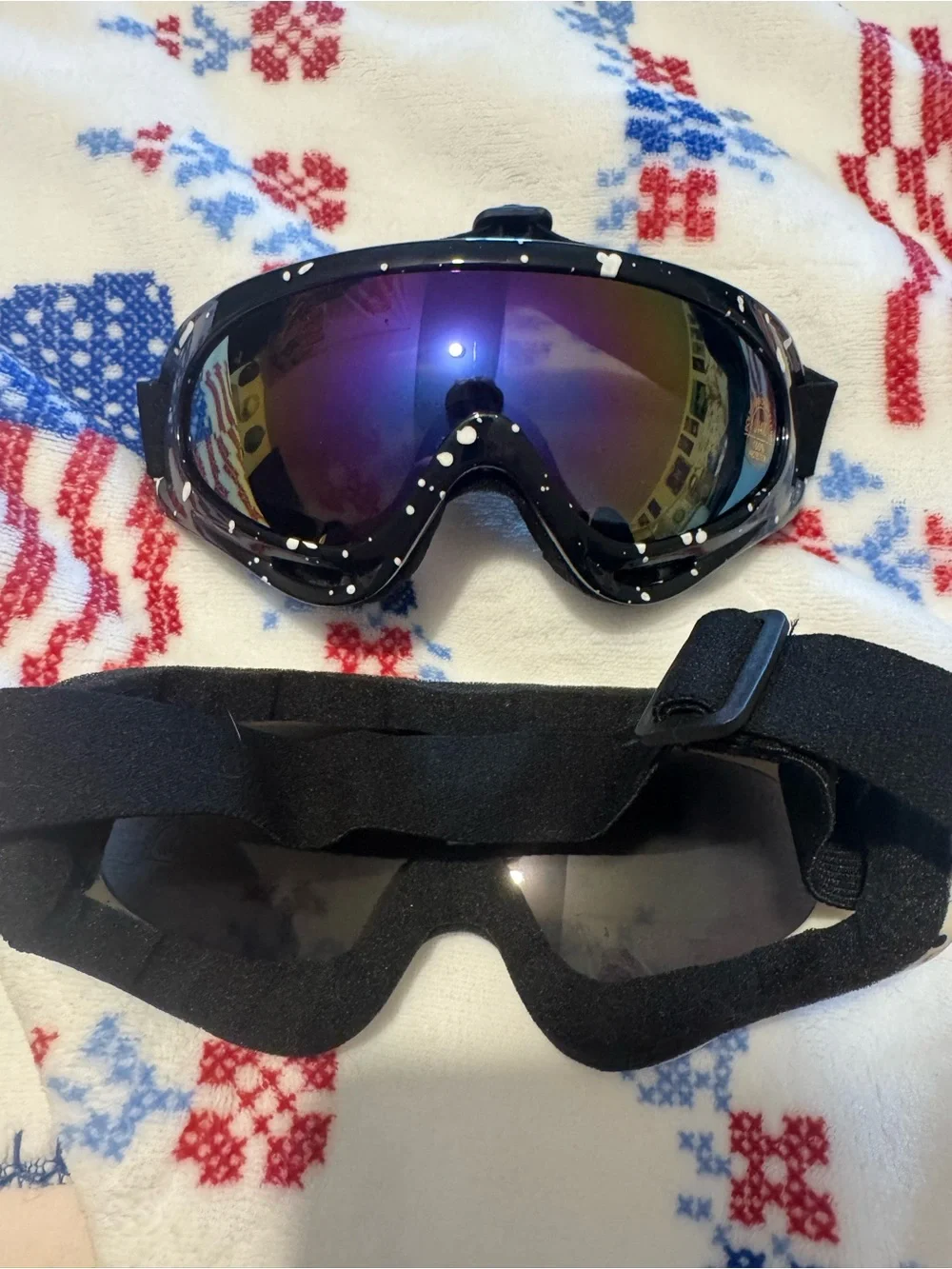 Black & White Ski/Snowboard Goggles with Mirrored Lenses