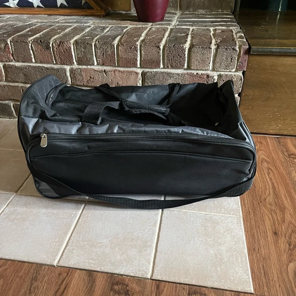 N/A black pocket outside