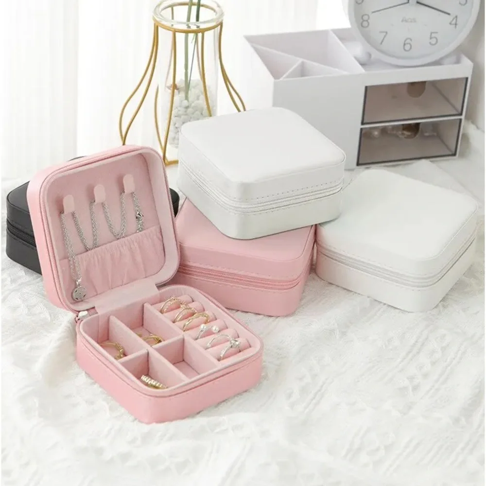 NWT travel jewelry box storage case for rings, earrings, necklaces vegan zipper
