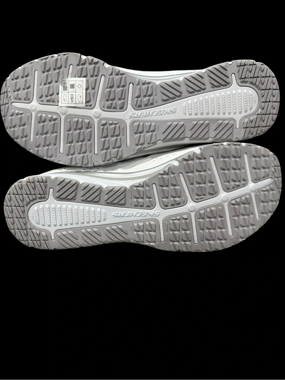 Skechers low top