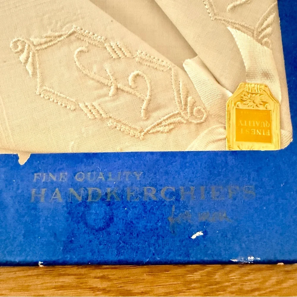 NIB Vtg Fine Quality Handkerchief Napkins Pack of 4, Embroidered Letter,‎ White
