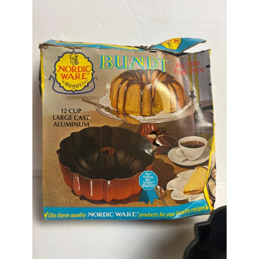 Vintage‎ Nordic Ware Bundt Pan 12 Cup Cast Aluminum Harvest Gold Yellow 70s Box