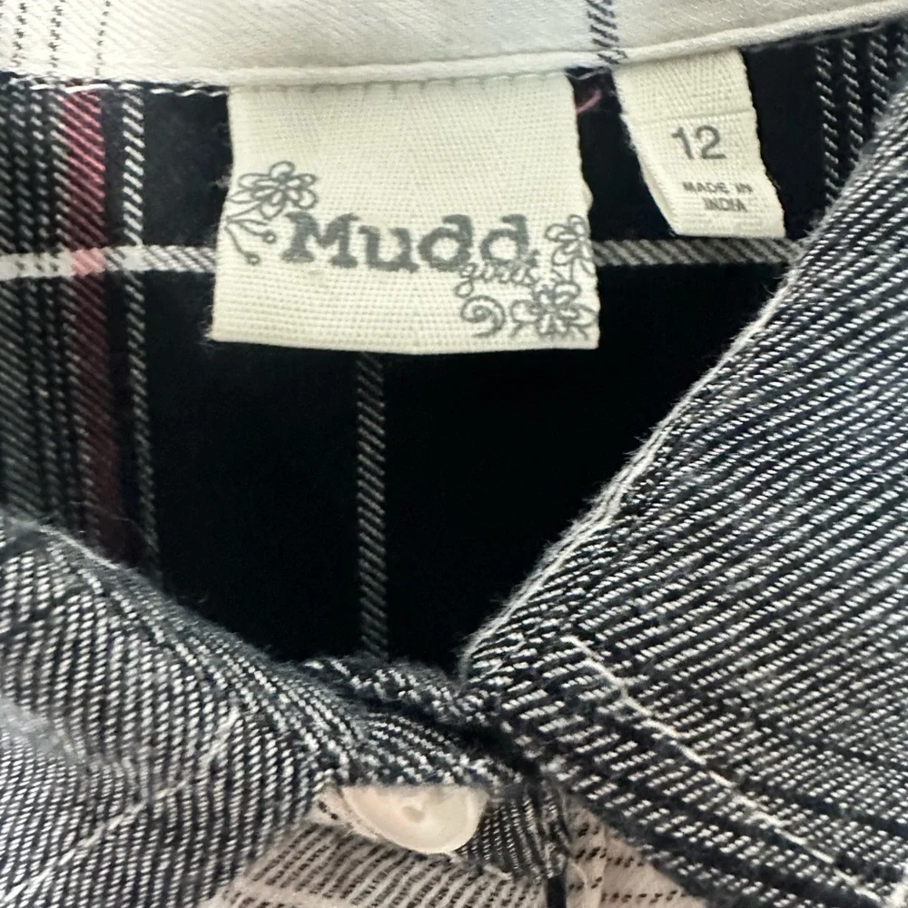 Mudd cozy up