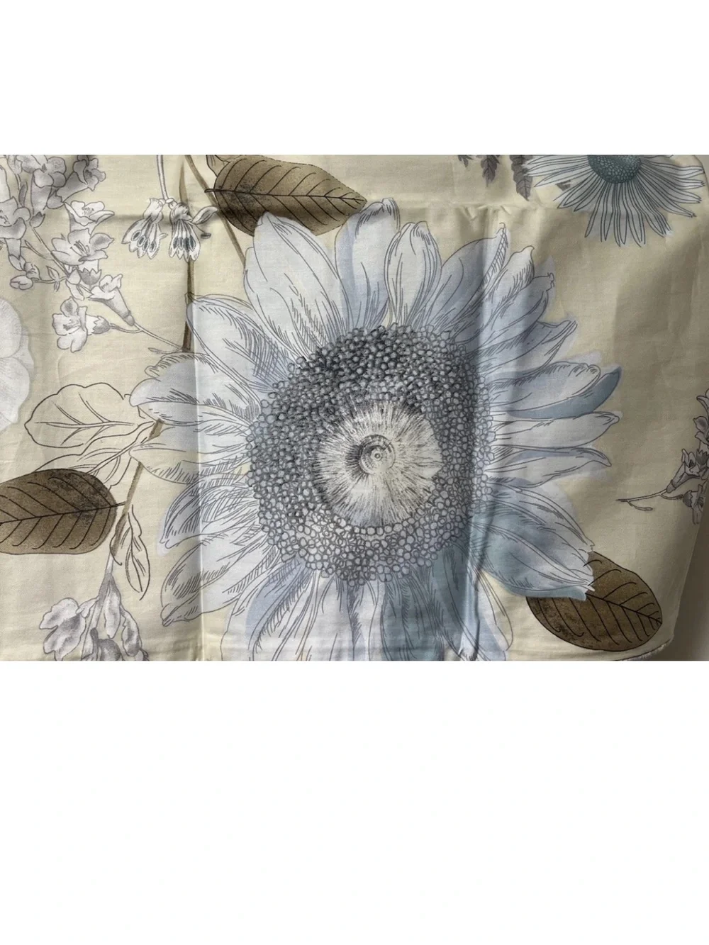 FADFAY 3 PCS Duvet Cover Set Reversible. Cream Floral Bedding. King Size. NEW