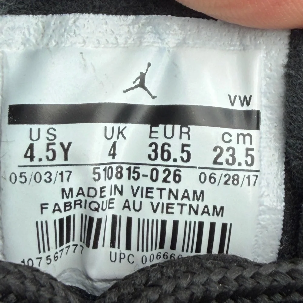 Jordan 12 Retro GS Black Deadly Hyper Pink 510815-026 4.5Y 6W