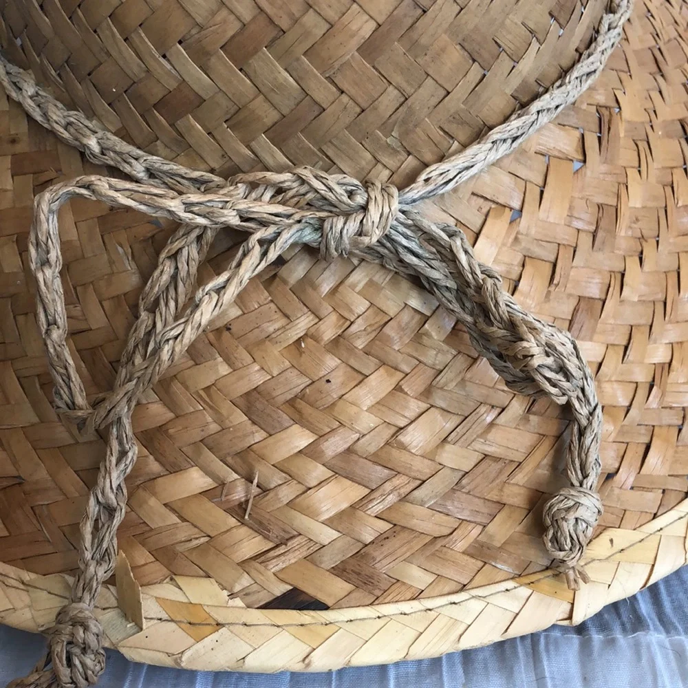unbranded womans wicker
