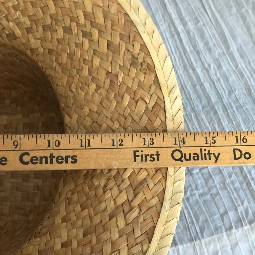unbranded womans wicker