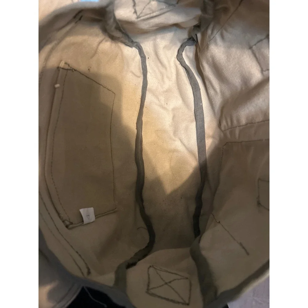 Unbranded canvas messenger