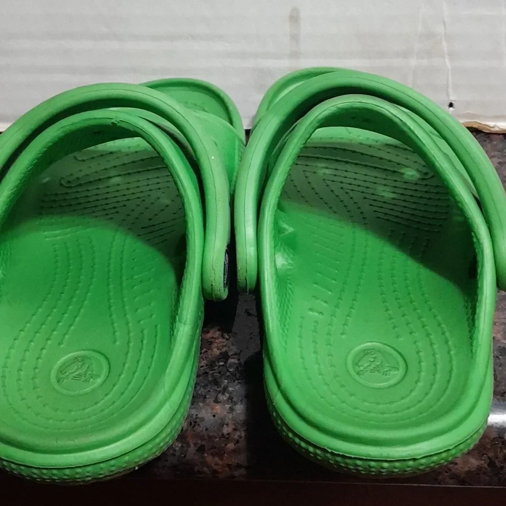 CROCS theae shoes