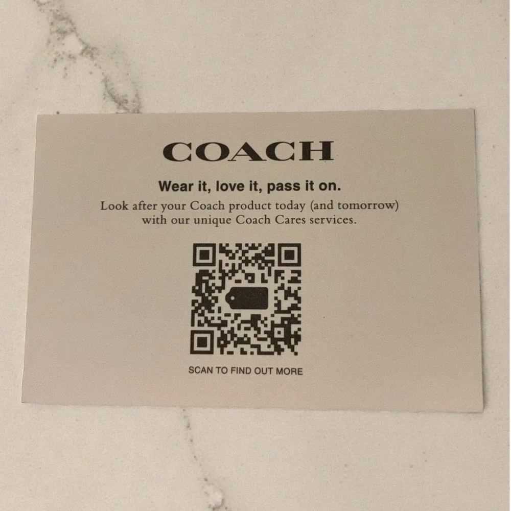 Coach corner zip