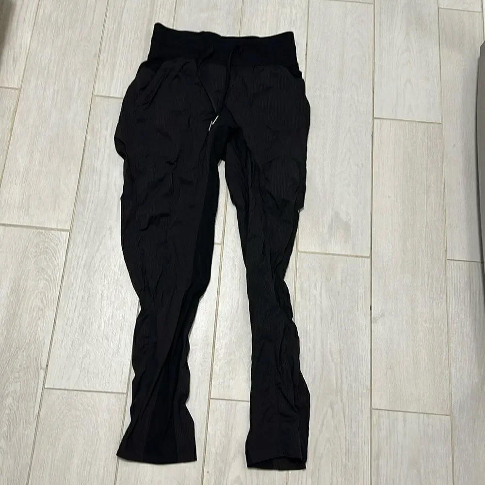 Lululemon black joggers new 4