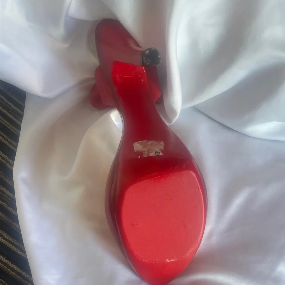Red Bow Pointed-Toe Women's stiletto heel wine holder. Wine NOT INCLUDED LOL 😂