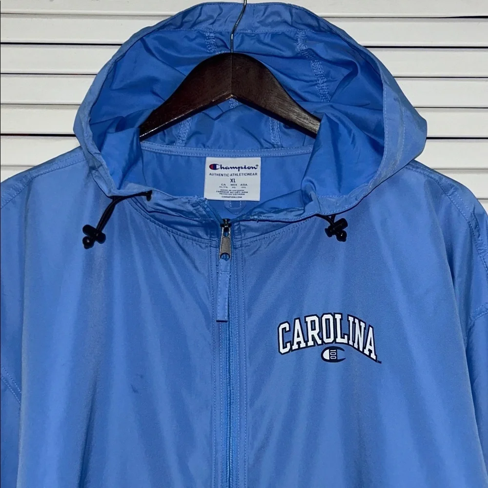 Champion hooded lightweight