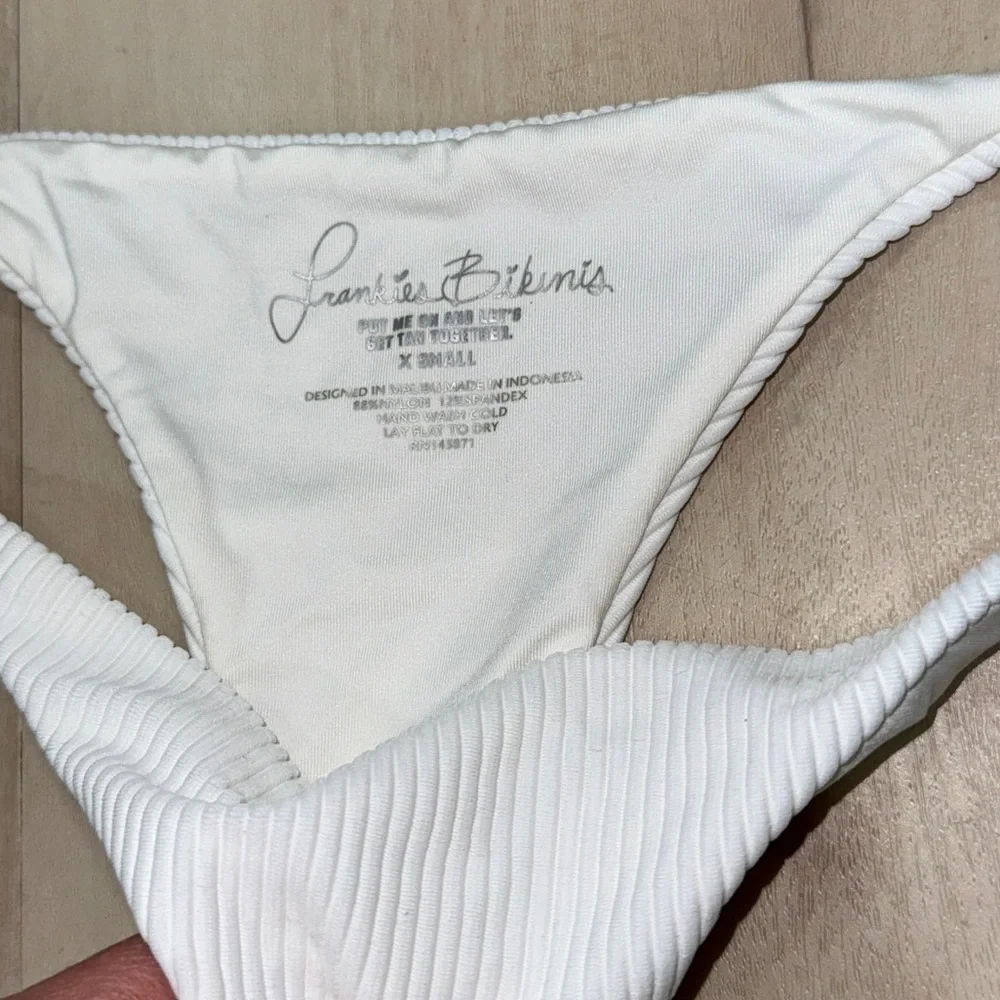Frankies Bikinis reposhing this