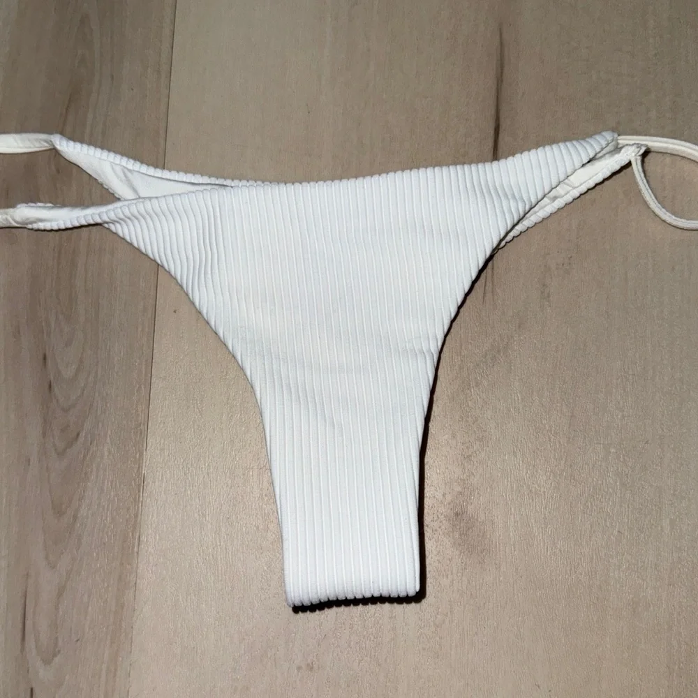 Frankies Bikinis reposhing this