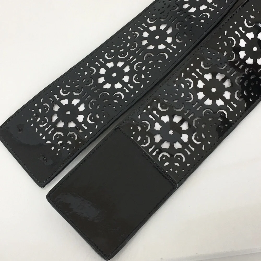 White House Black Market Patent Leather Wide Statement Belt Floral Filigree Sz M