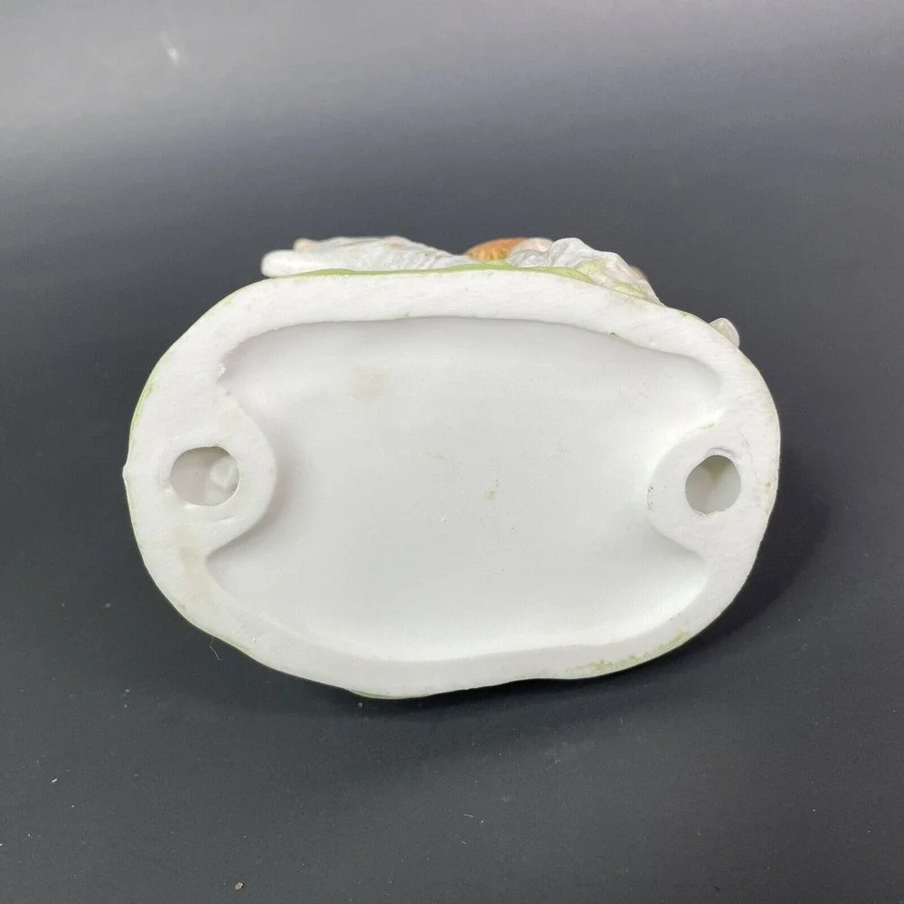 Homco figurine gently